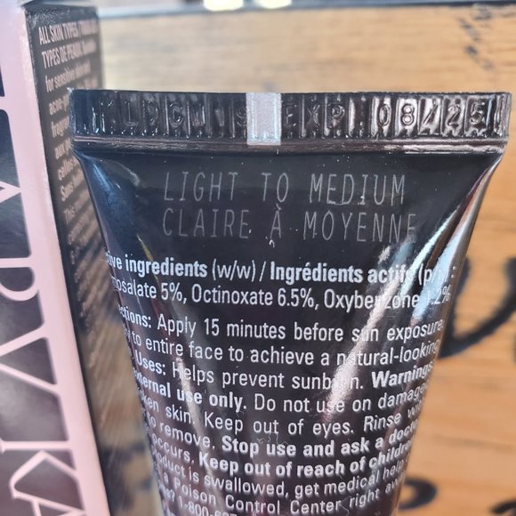 CC Cream - Light to Medium Cover Cream Sunscreen SFP 15 - Mary Kay - Picture 10 of 10